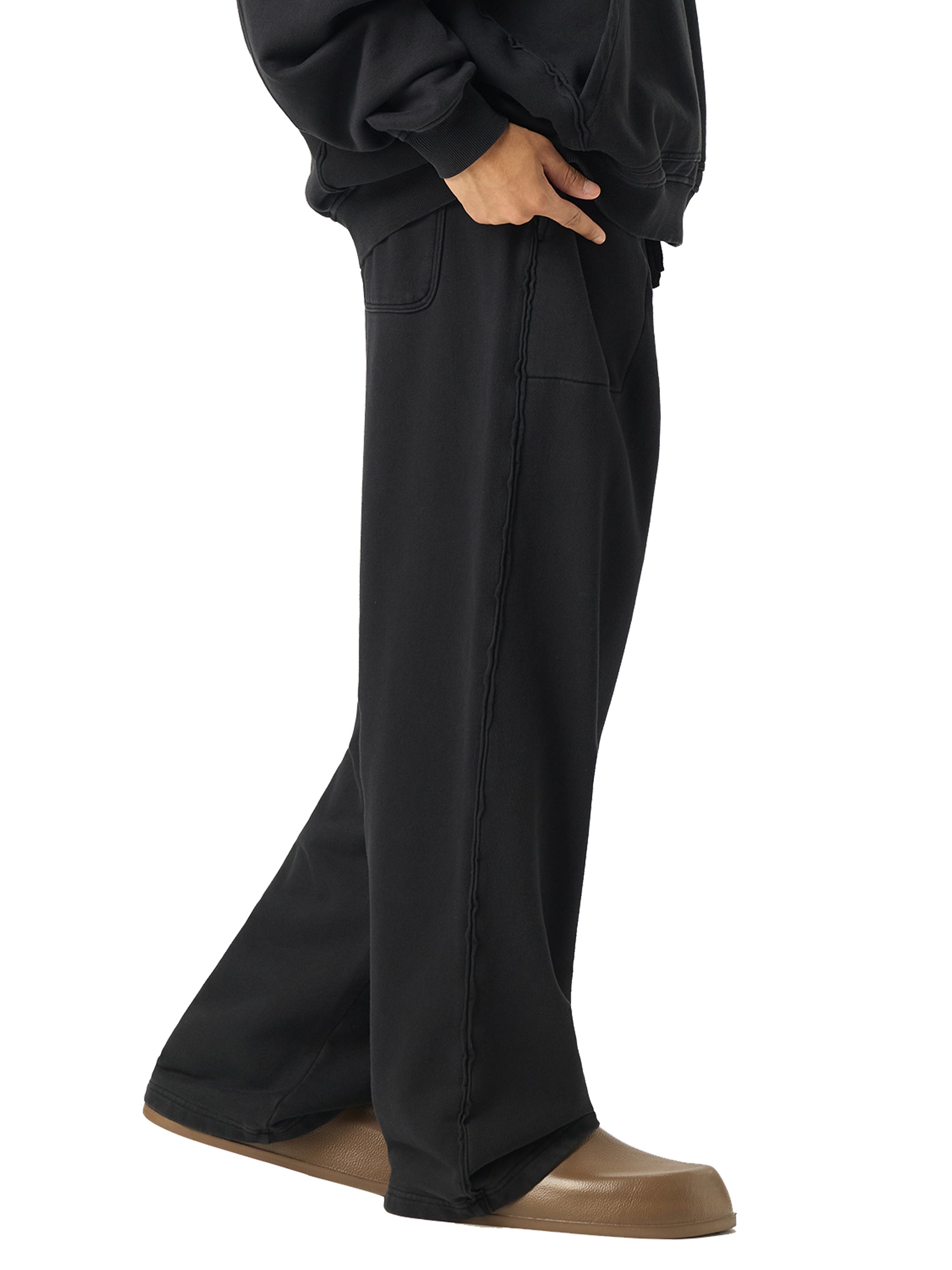 ARVIA Raw-Seam Enzyme Washed Sweatpants