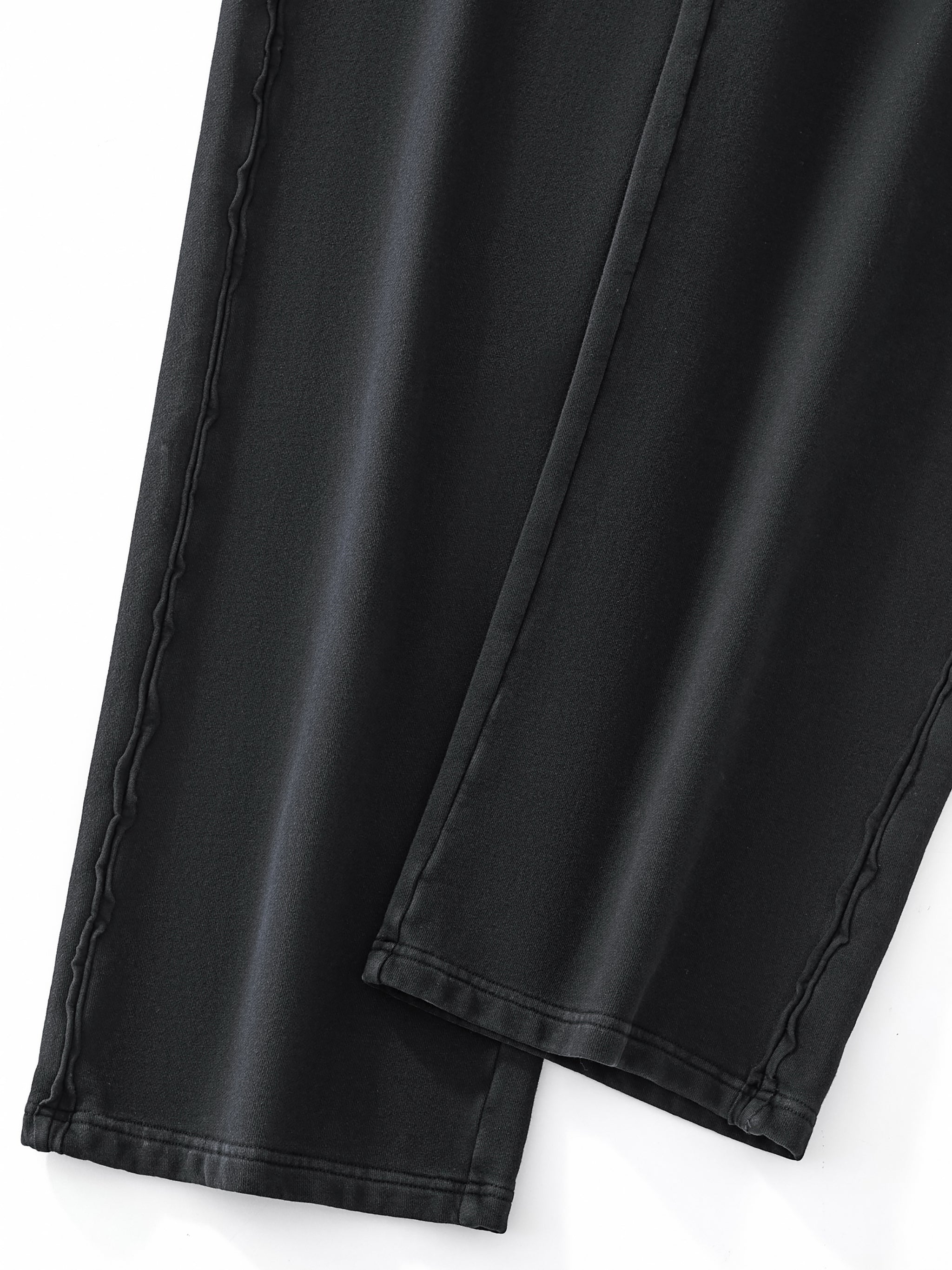 ARVIA Raw-Seam Enzyme Washed Sweatpants
